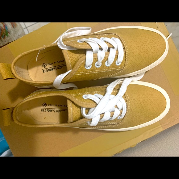 Call it spring sneakers size 5 brand new - Picture 1 of 3